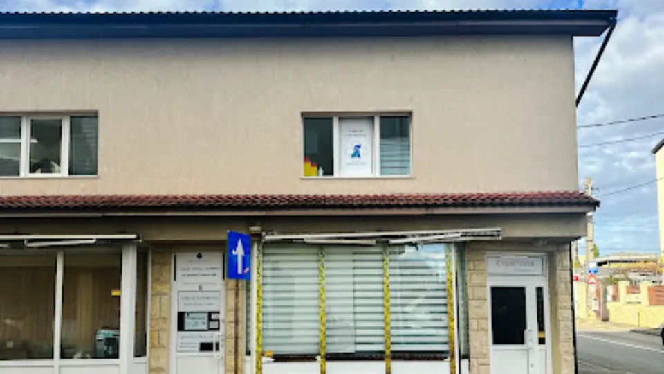 Fotografia de copertă a listării