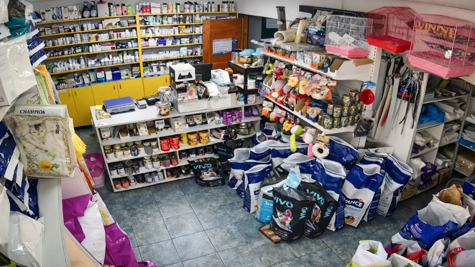 CATA VETFARM SRL-FARMACIE VETERINARA TITU — fotografie de copertă