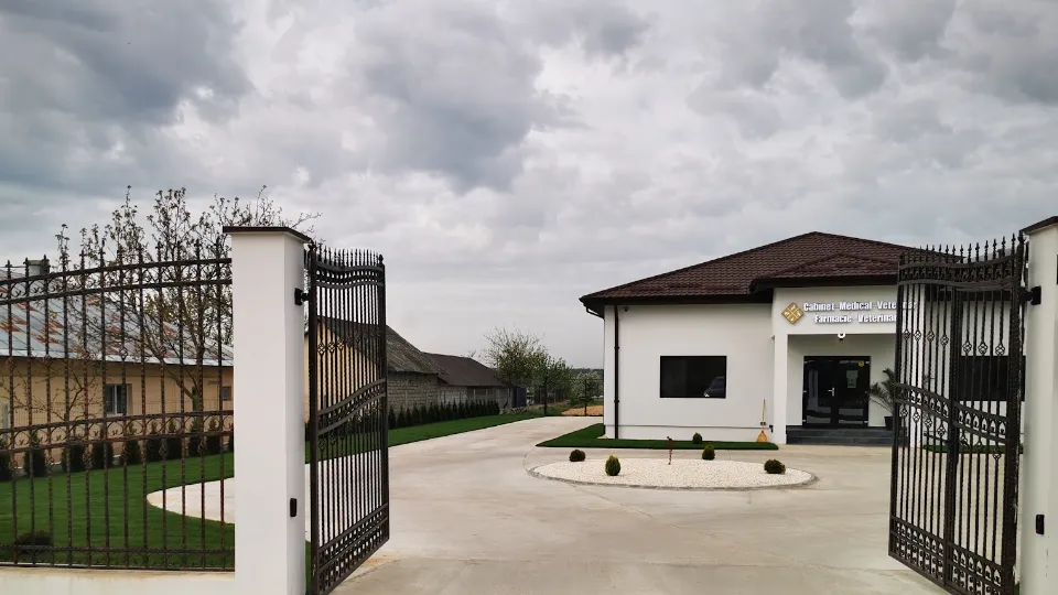 Cabinet Medical Veterinar Si Farmacie Veterinara Sat.Sadina,Comuna Roata de Jos — fotografie de copertă
