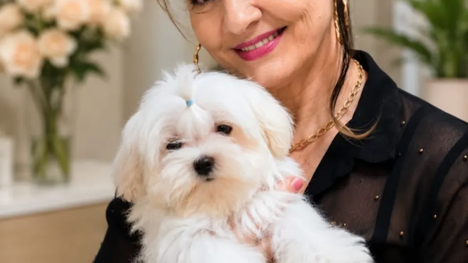 Tonya Salon Canin — fotografie de copertă